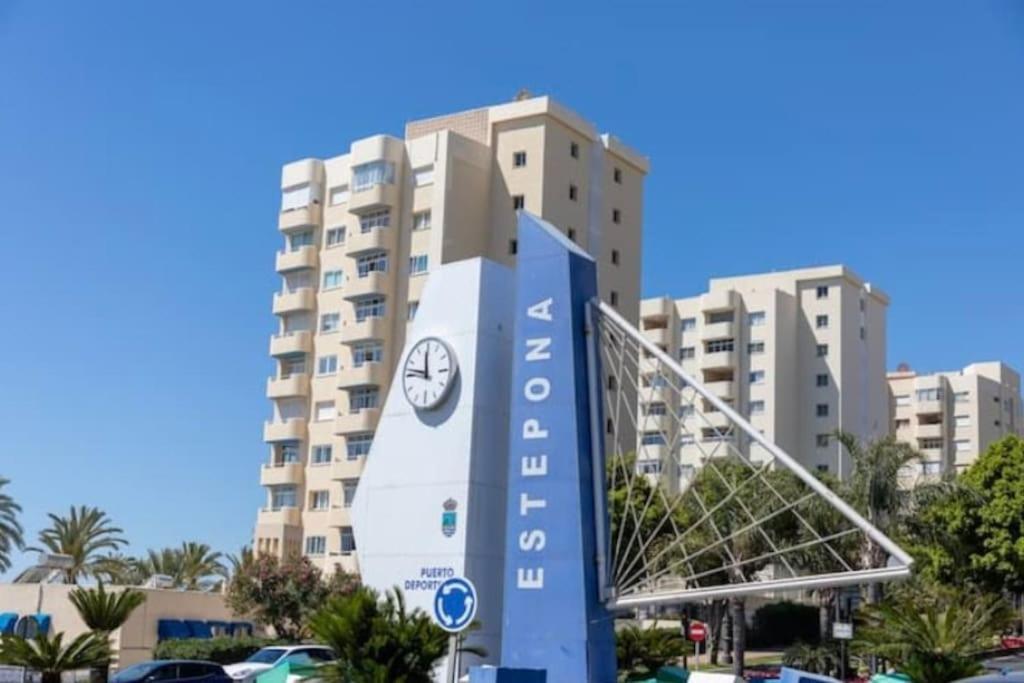 Lovely 1 Bedroom Apartment With Sea Views And Pool エステポナ エクステリア 写真