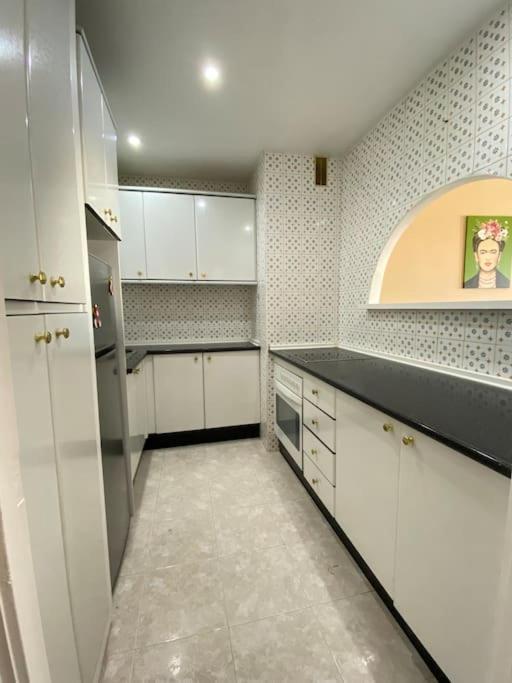 Lovely 1 Bedroom Apartment With Sea Views And Pool エステポナ エクステリア 写真
