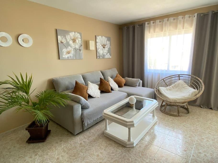 Lovely 1 Bedroom Apartment With Sea Views And Pool エステポナ エクステリア 写真